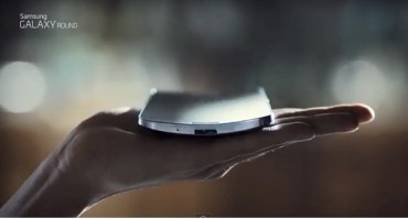 Samsung Electronics Launches “Galaxy Round” Commercial