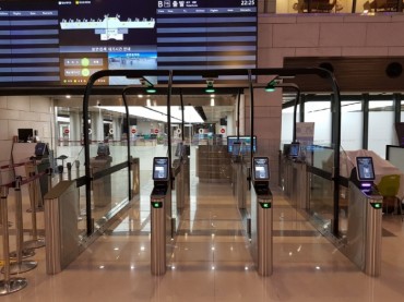 Automatic Passport Control Without Prior Registration for Foreign Tourists