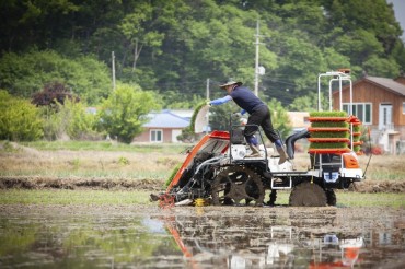 S. Korea Introduces First Autonomous Rice Planter for Commercial Use