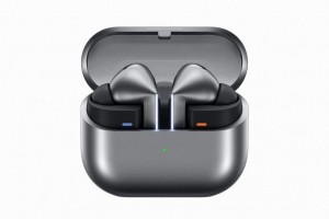 The earbuds also introduce a "Voice Command" function, allowing users to control music playback and answer calls through voice instructions without additional gestures.