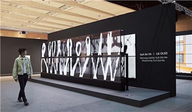 LG Reinterprets Master’s Ink Paintings on Transparent OLED TVs at Frieze Seoul