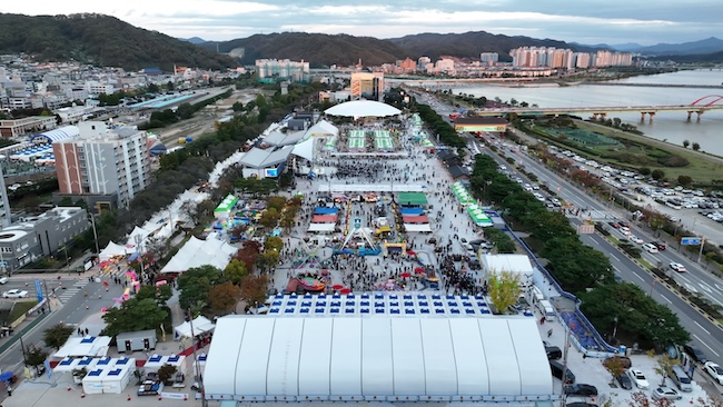 South Korean Mask Dance Festival Unites Global Cultures in Andong