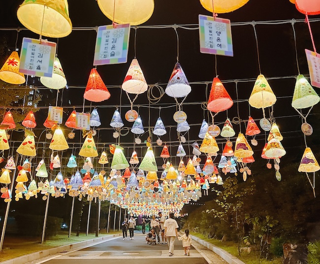 Ancient Paper Art Draws 430,000 to South Korean Festival, Boosting UNESCO Bid