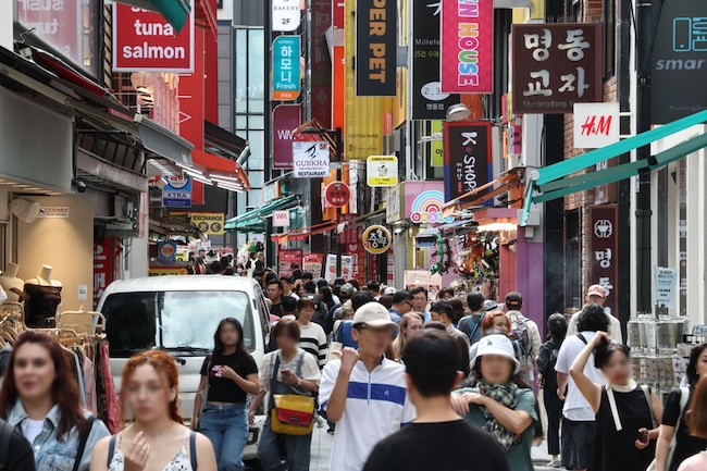 Korea’s Job Market Shows Mixed Signals as Construction and Retail Sectors Struggle