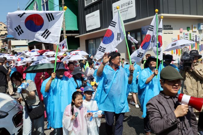 Korean-Russians Commemorate Independence Day with Reenactment of Historic Battle