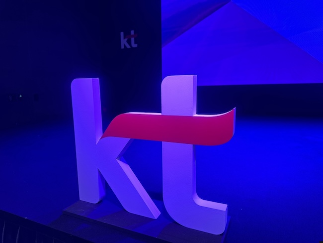 KT to Open Joint Innovation Center for AI Research with Microsoft Next Year