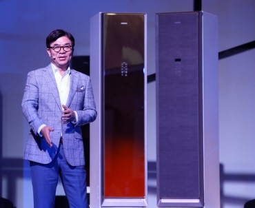 Samsung Showcases Air Dresser Clothes Refresher, Challenges LG