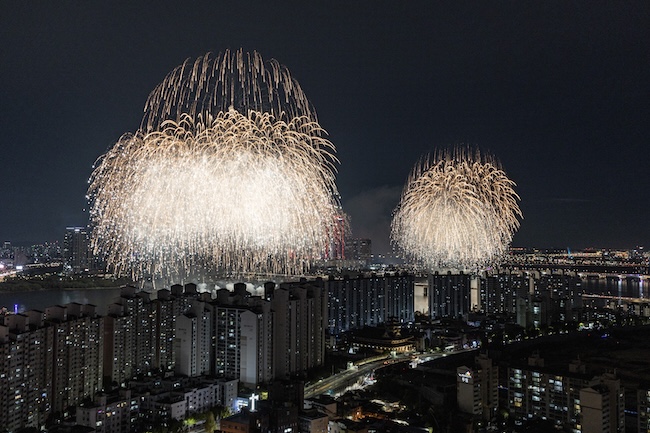 Seoul Fireworks Festival Sparks Price Surge in Hotels and Restaurants