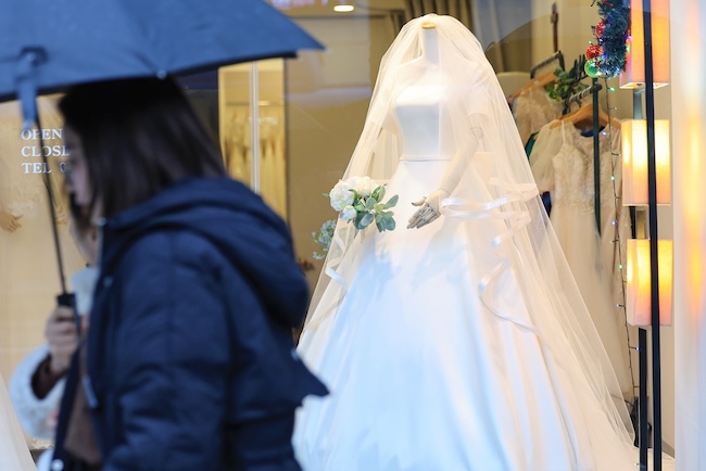 Survey Reveals Growing Interest in Marriage and Parenthood Among Young South Koreans Amid Birth Rate Crisis