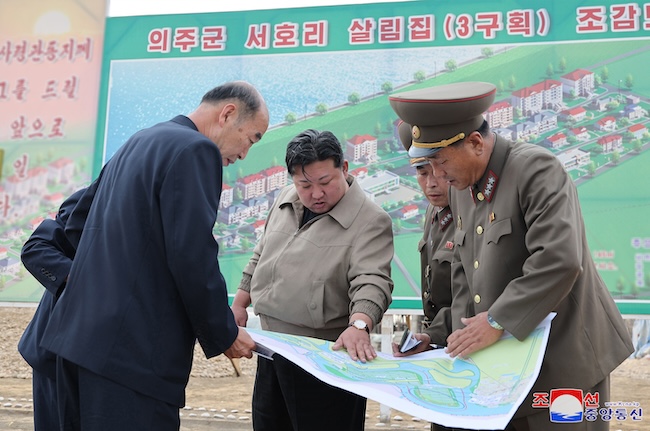 N.K. Leader Calls for Swiftly Rebuilding Homes in Flood-devastated Regions