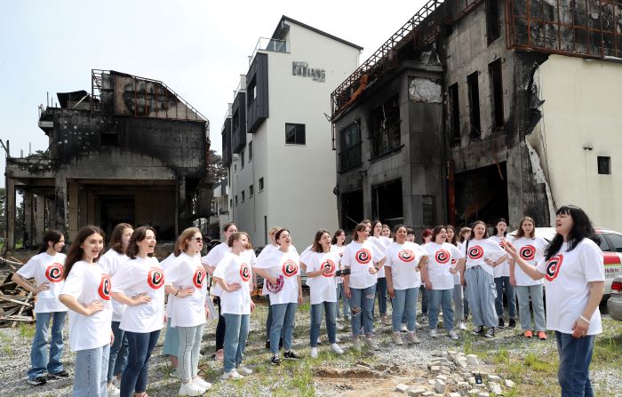 Ukrainian Vognyk Choir and ‘Autism Painter’ Unite in Harmony at World Choir Games 2023